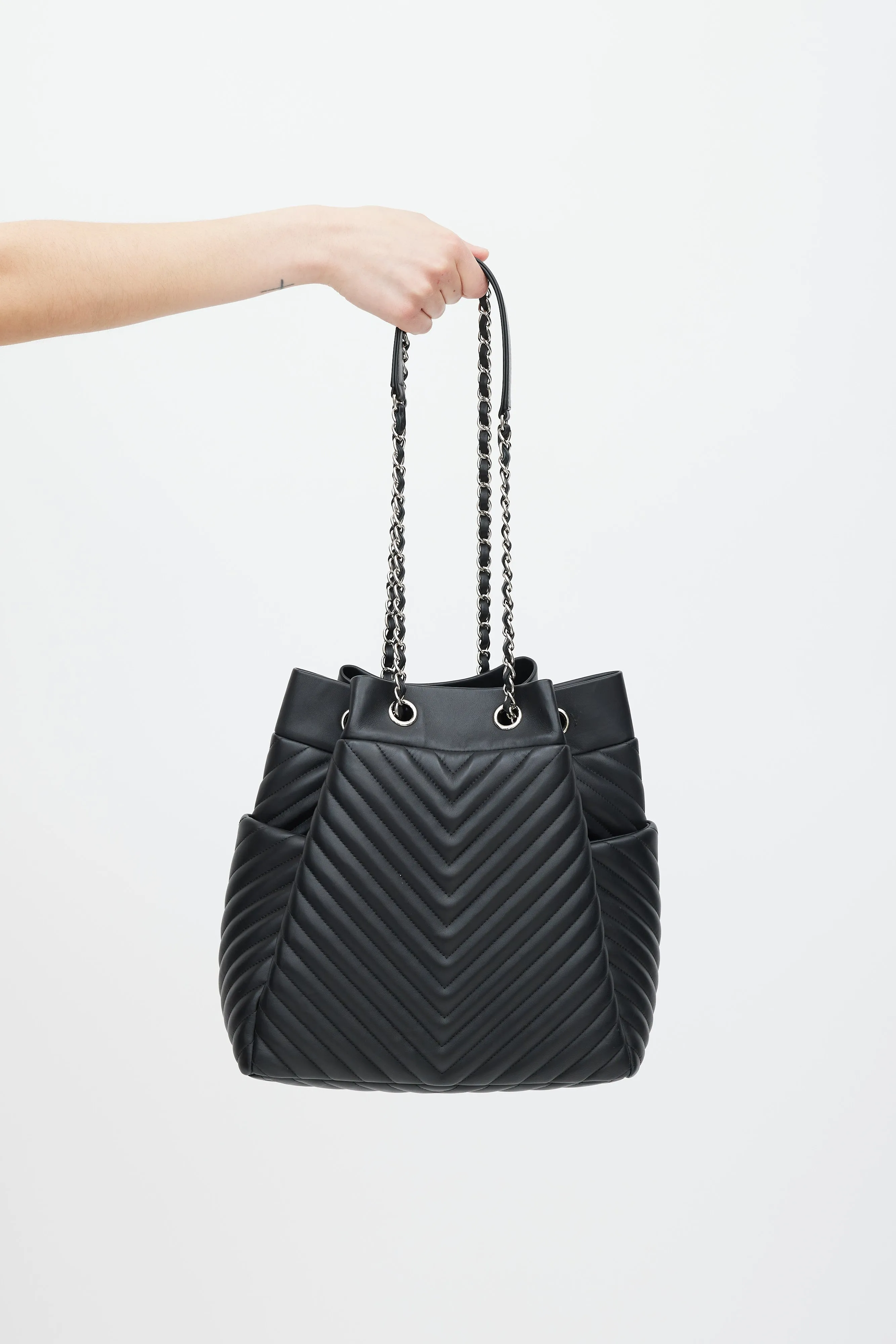 2016/17 Black Leather Urban Spirit Bucket Bag