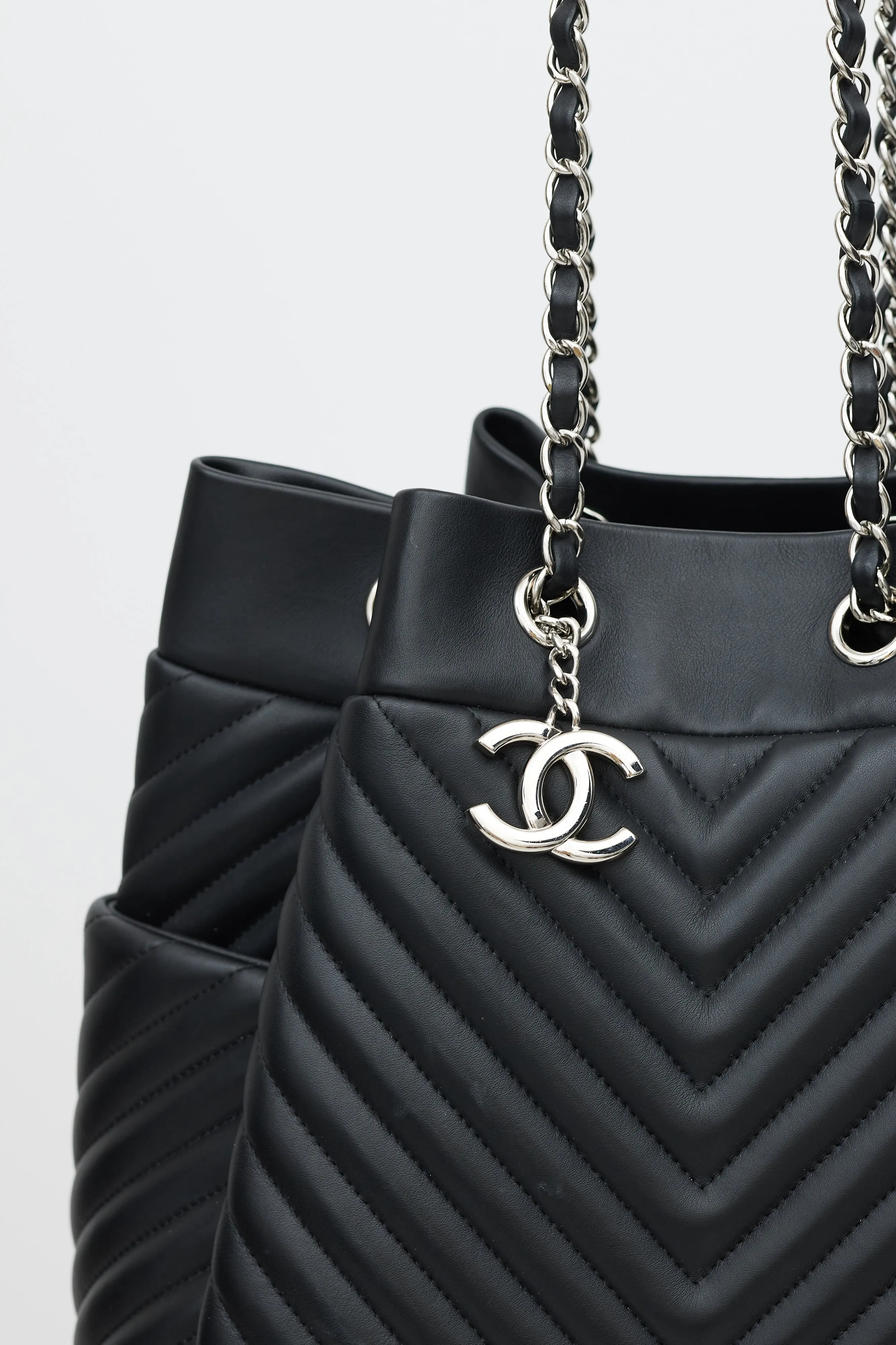 2016/17 Black Leather Urban Spirit Bucket Bag
