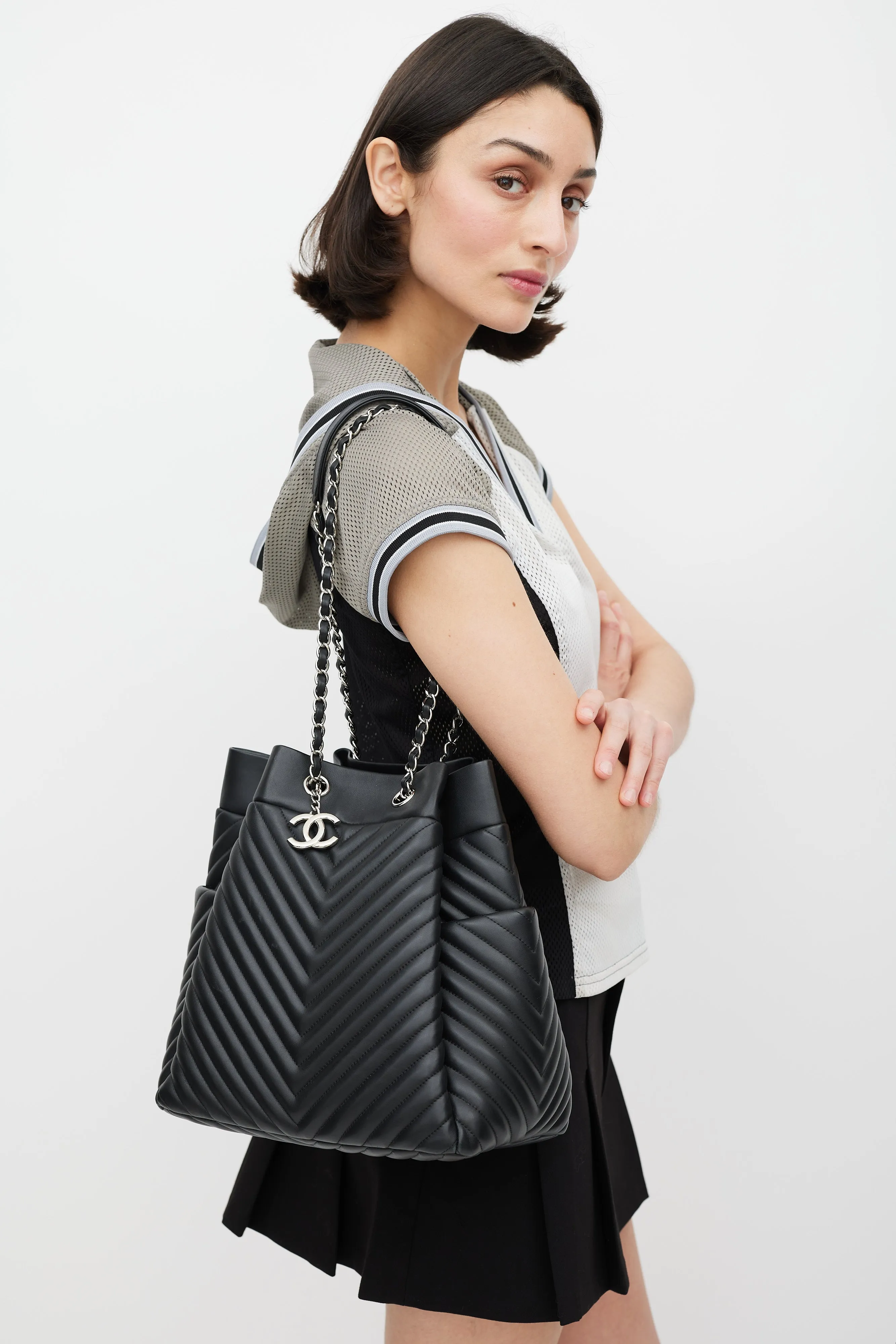 2016/17 Black Leather Urban Spirit Bucket Bag