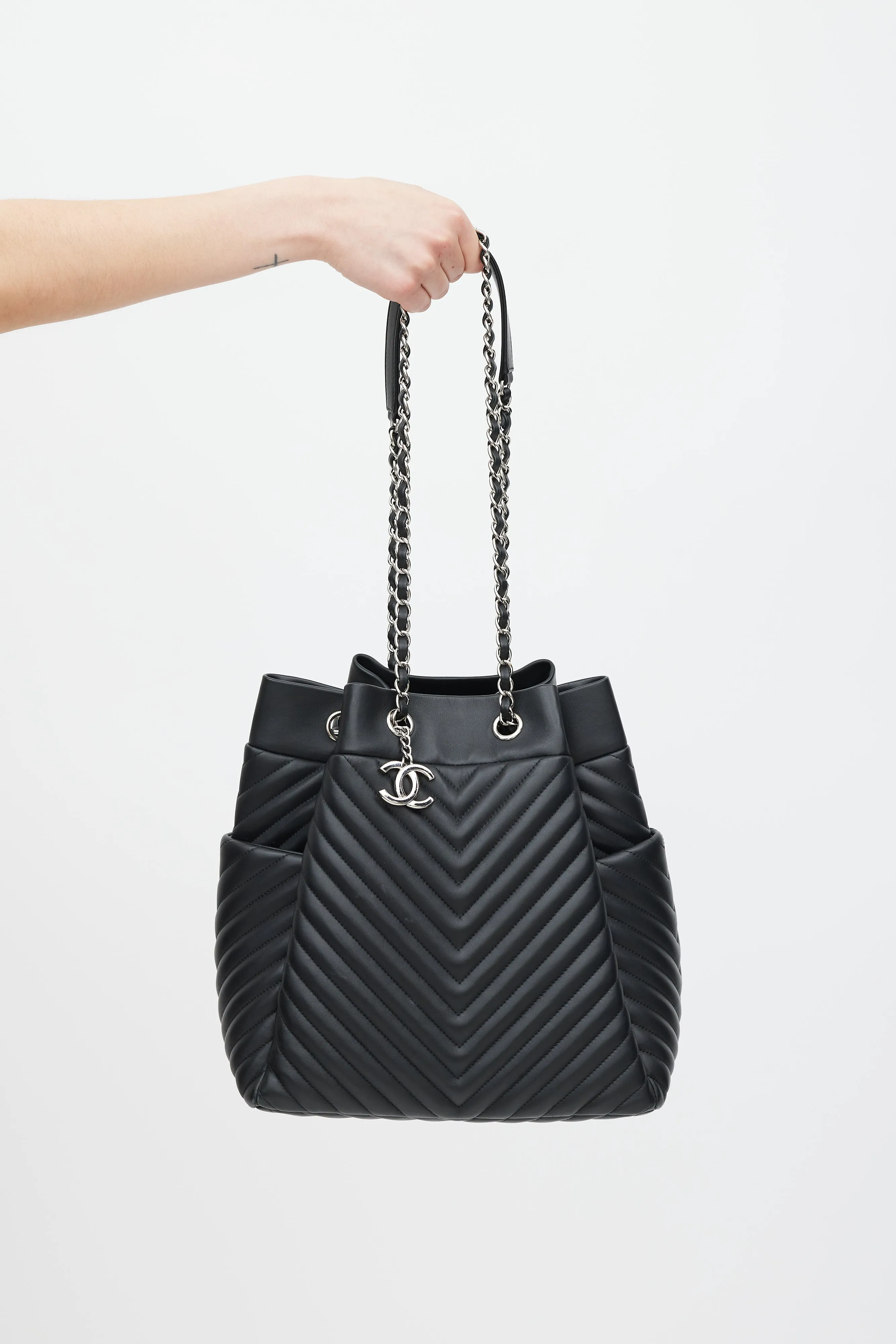 2016/17 Black Leather Urban Spirit Bucket Bag