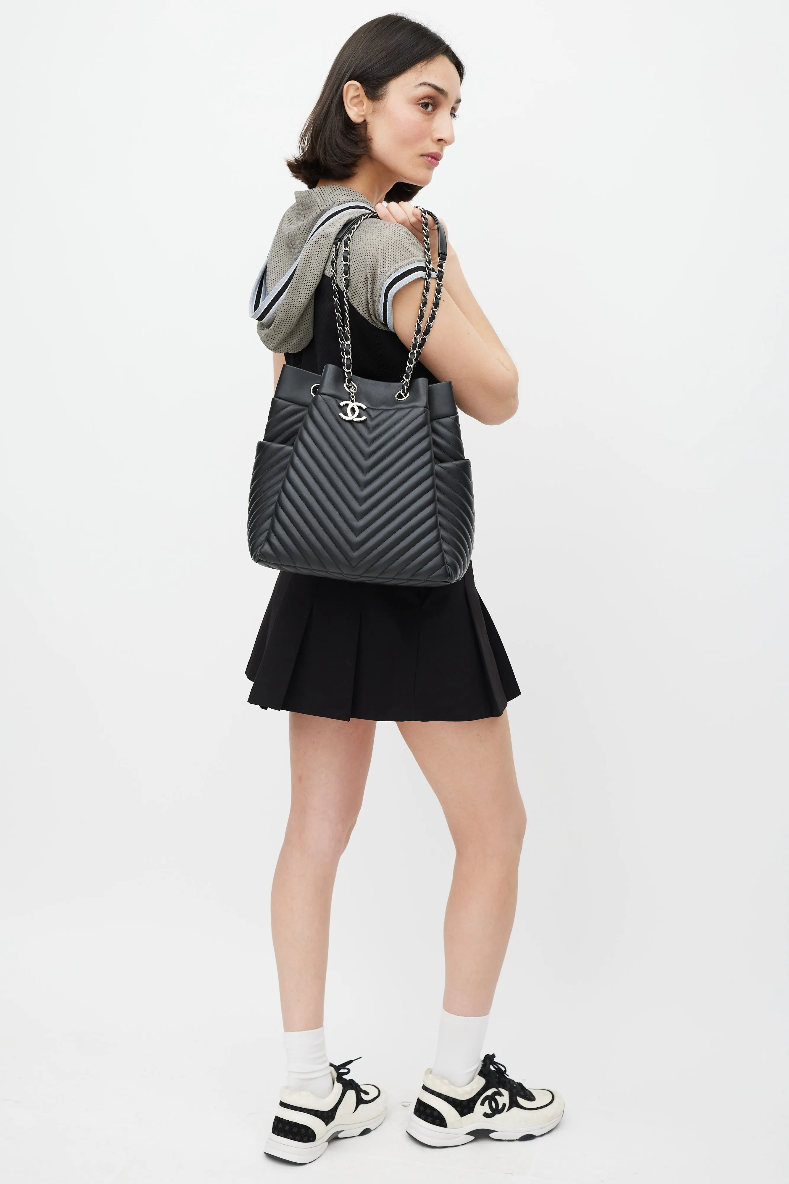 2016/17 Black Leather Urban Spirit Bucket Bag