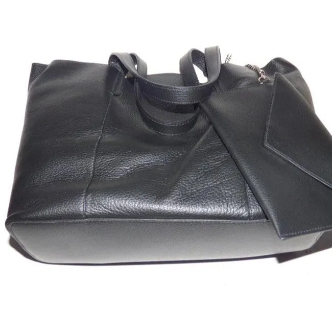 Fabulous, NWT, XL, Furla tote bag with a matching, wallet/organizer that is attached by a chrome chain link strap
